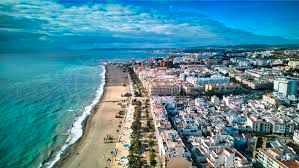 Vista exterior de Edifici en venda en Estepona