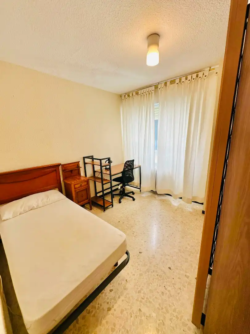 Schlafzimmer von Wohnung zur Miete in Granada mit Heizung, Möbliert und Waschmaschine