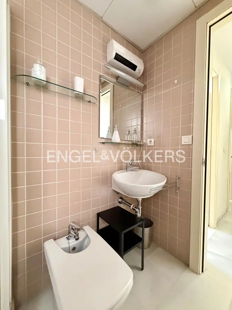 Bathroom of Flat for rent in Sevilla  with Air Conditioner, Heating and Storage room