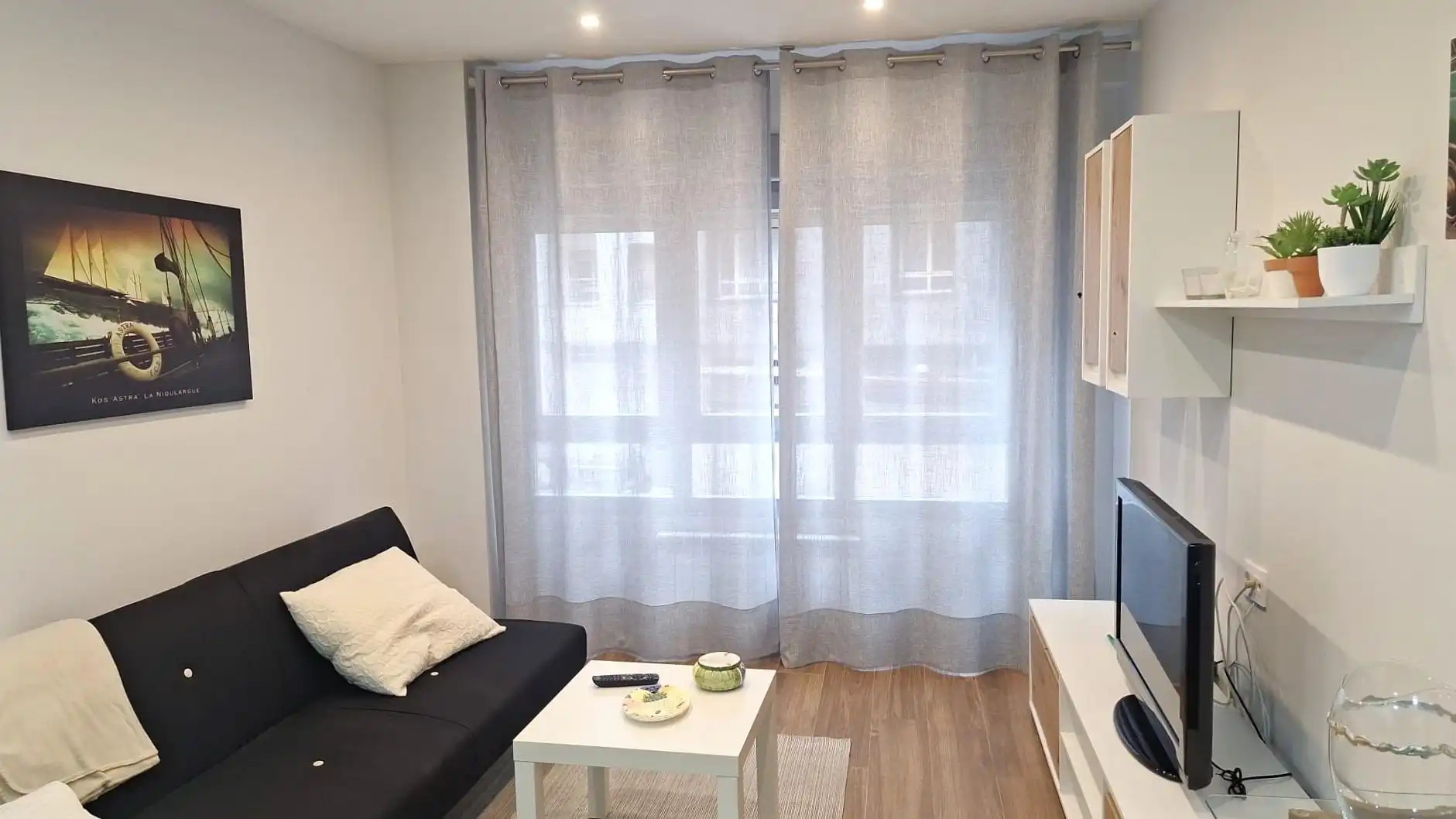Sala d'estar de Apartament de lloguer en Oviedo  amb Calefacció i Moblat