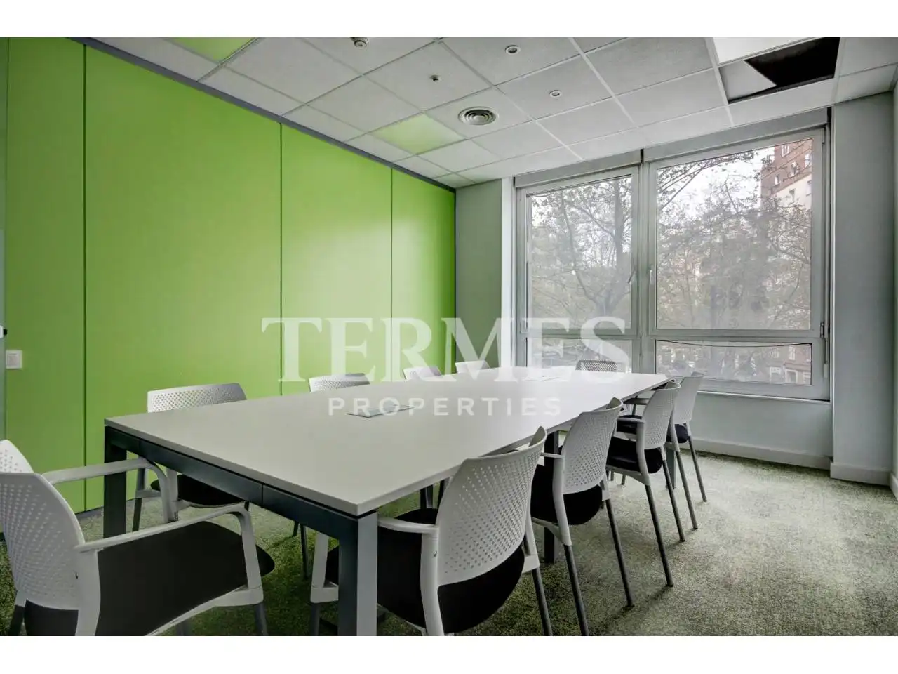 Office for sale in Barcelona  with Air Conditioner, Heating and Alarm