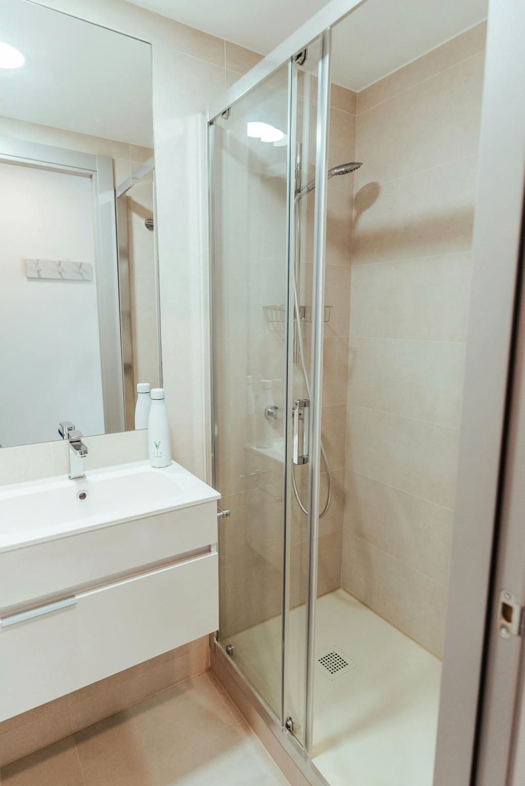 Baño de Piso de alquiler en  Barcelona Capital con Aire acondicionado, Calefacción y Jardín privado