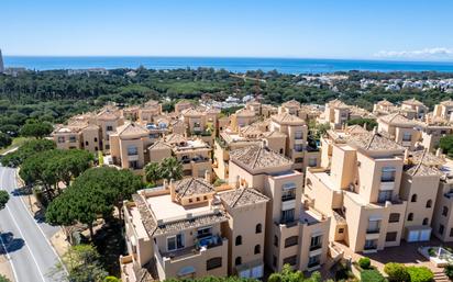 Vista exterior de Àtic en venda en Marbella amb Aire condicionat, Calefacció i Terrassa