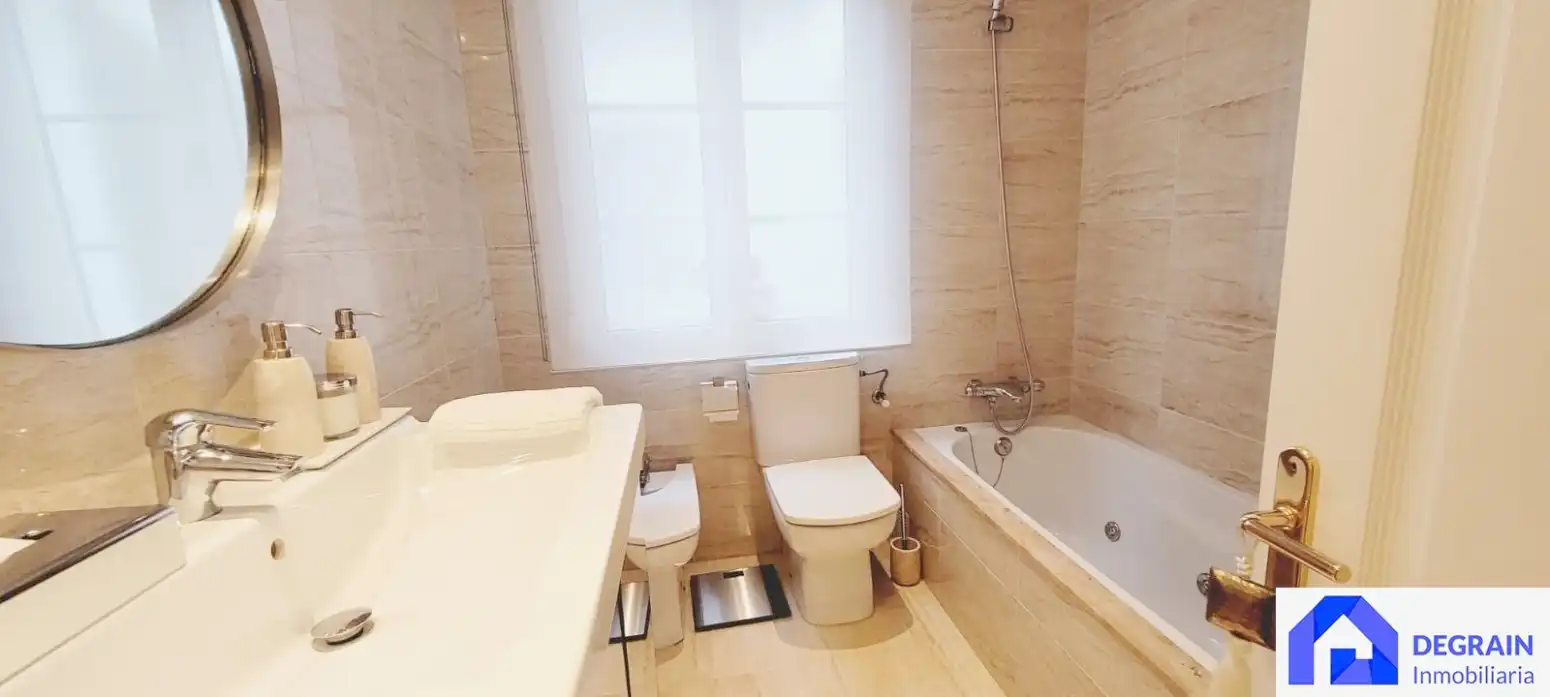 Bathroom of Flat for sale in Oviedo   with Heating