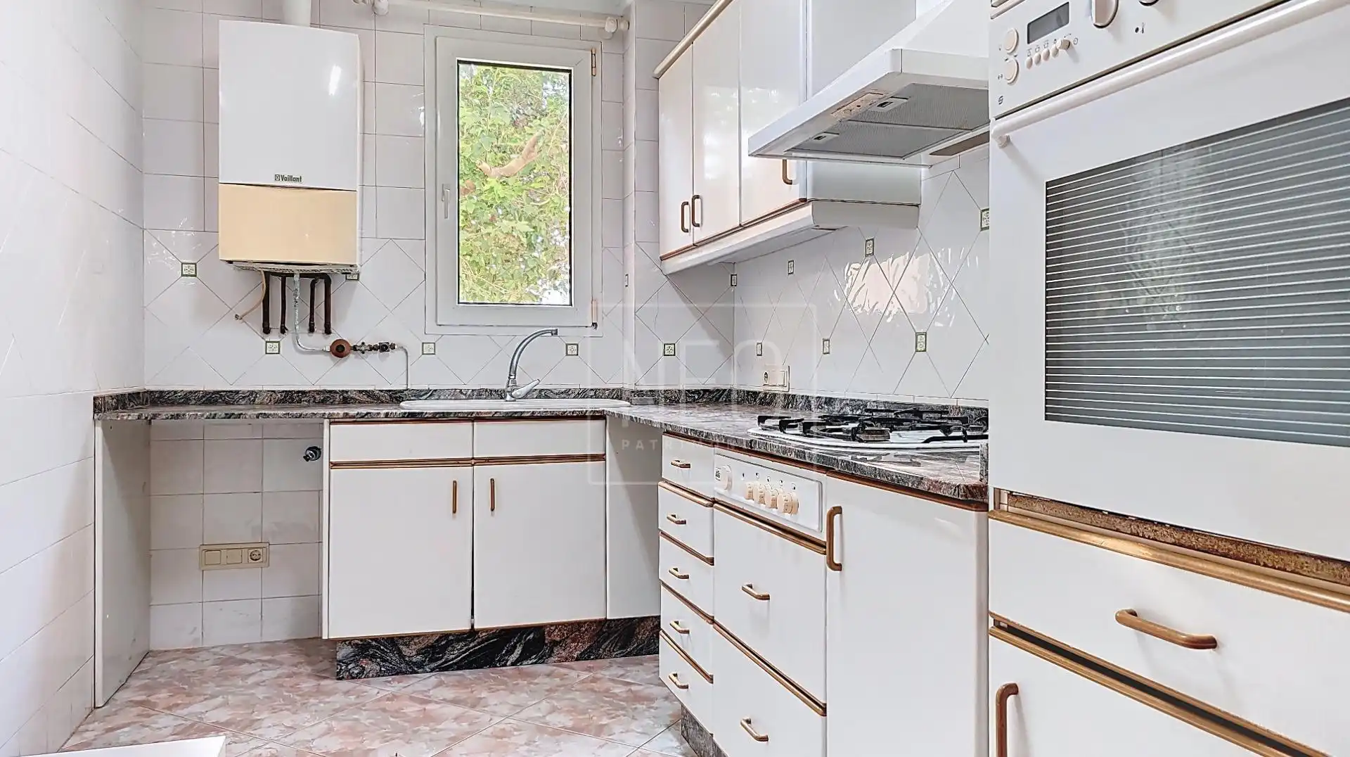 Cocina de Planta baja en venta en Valencia con Jardín privado y Piscina comunitaria