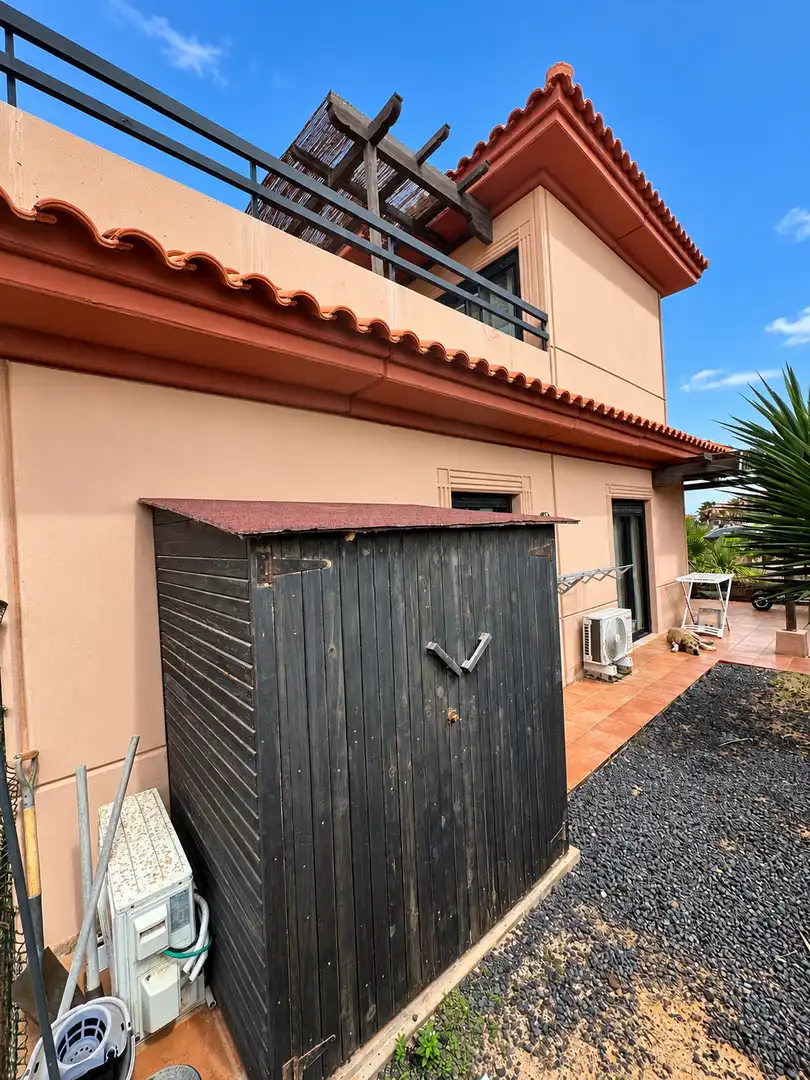 Vista exterior de Casa o chalet en venta en La Oliva con Terraza, Amueblado y Piscina comunitaria