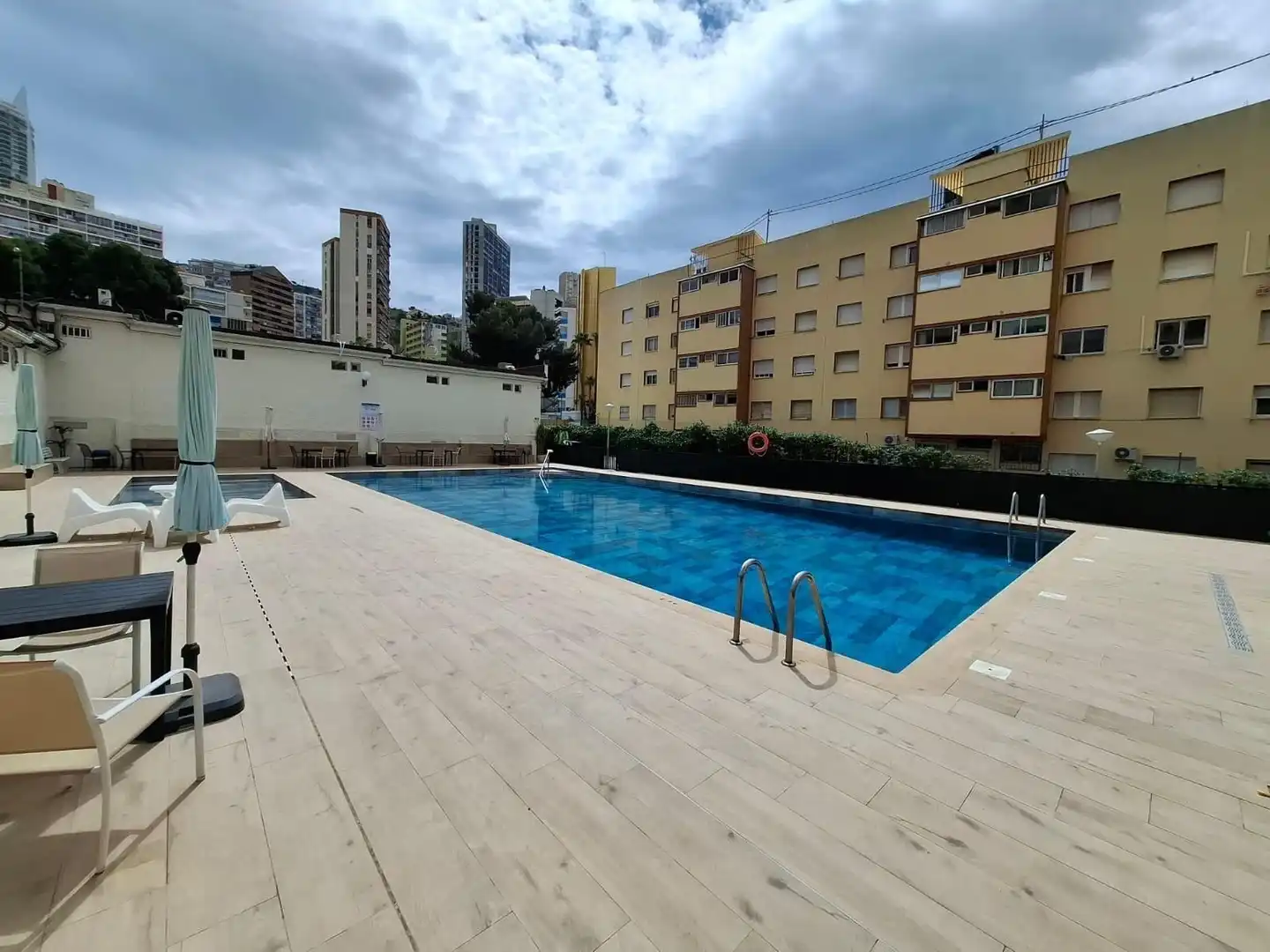 Flat with pool for sale in calle de Berna