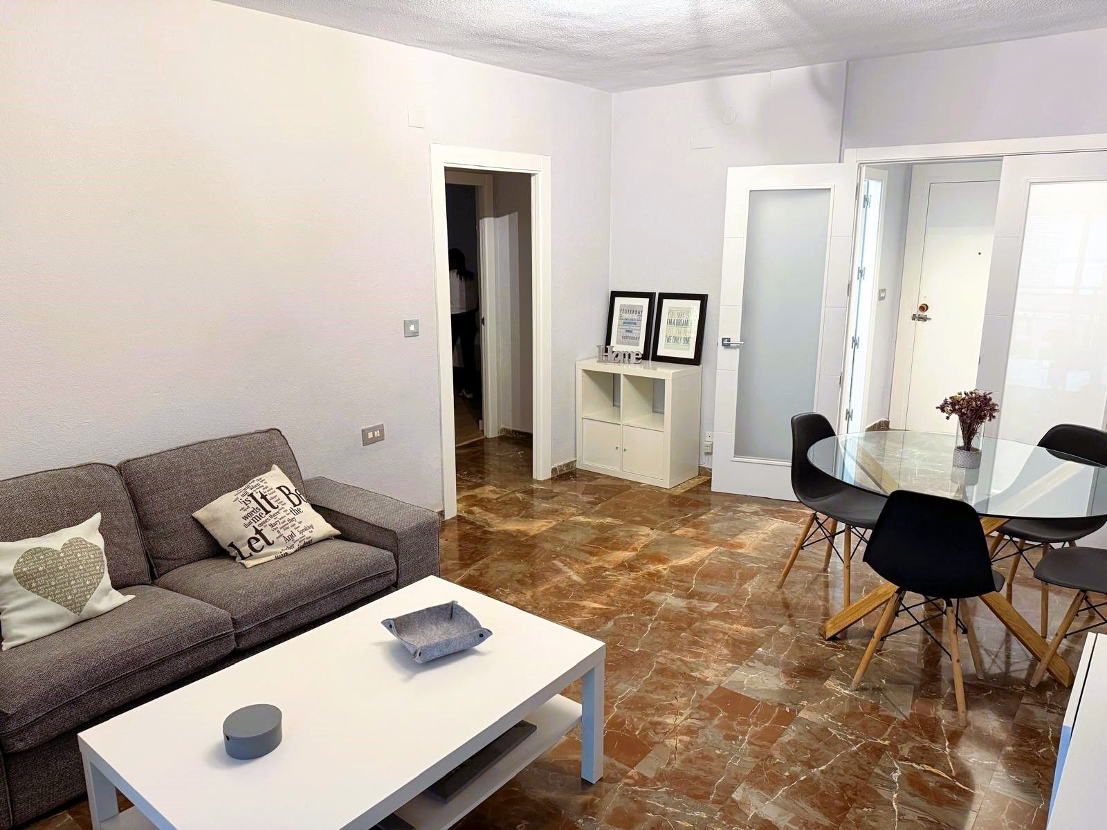 Sala d'estar de Pis de lloguer en Motril amb Terrassa i Moblat