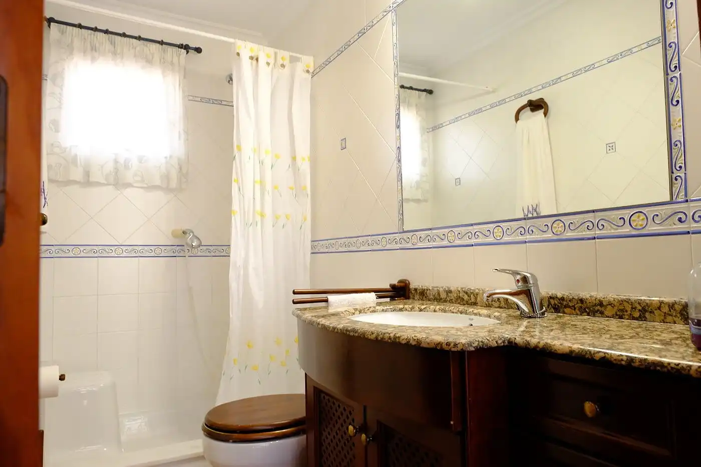 Bany de Casa o xalet en venda en Orihuela amb Aire condicionat, Jardí privat i Terrassa