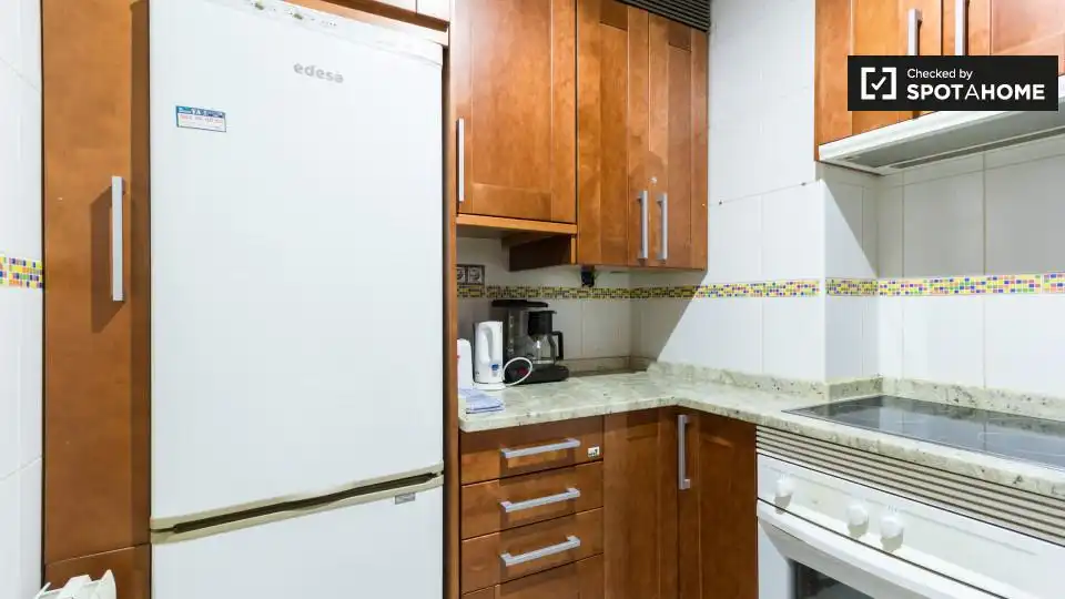 Cuina de Apartament per a compartir en Madrid amb Aire condicionat, Calefacció i Terrassa
