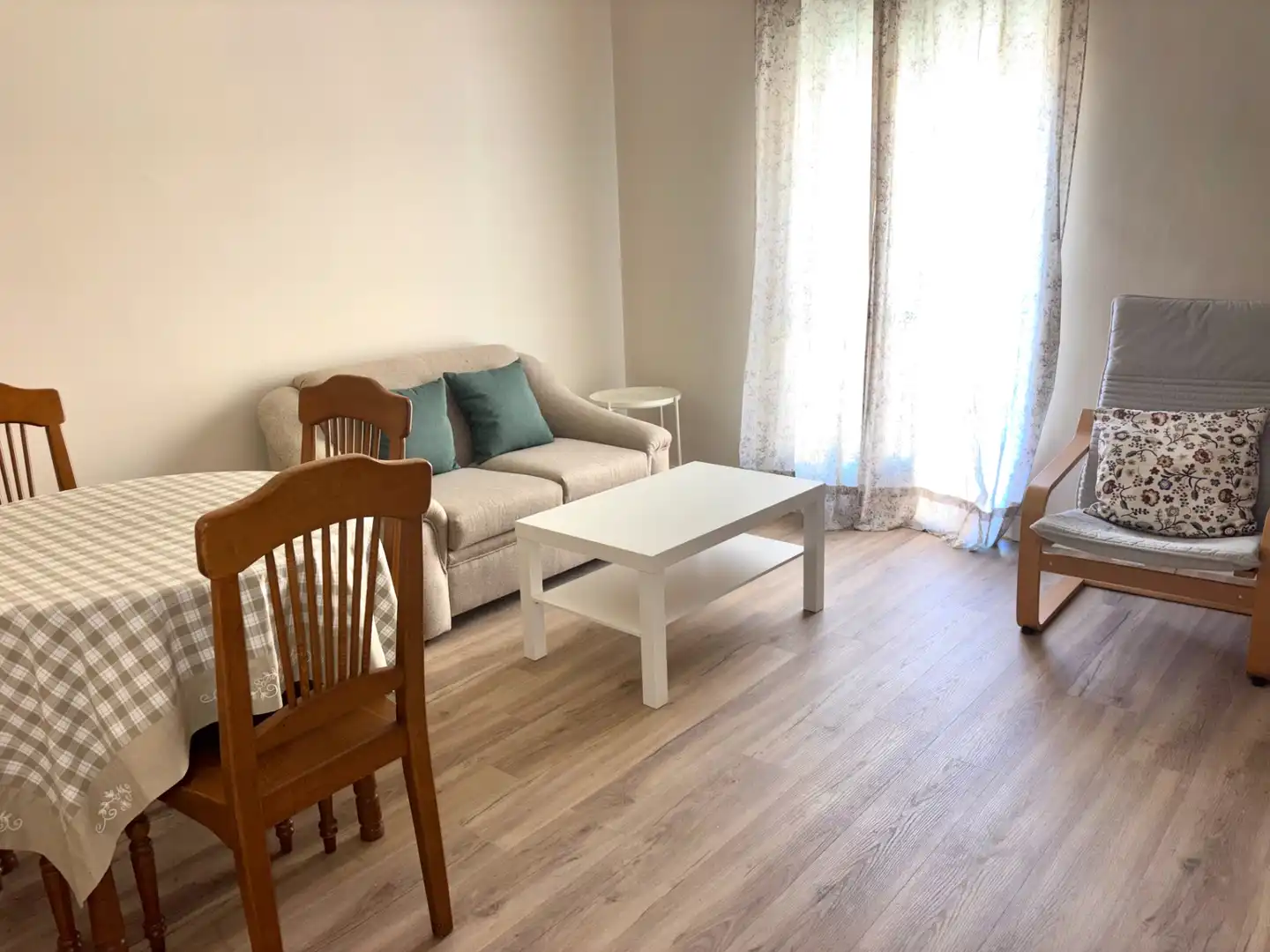 Sala de estar de Apartamento de alquiler en Plasencia con Aire acondicionado, Parquet y Amueblado