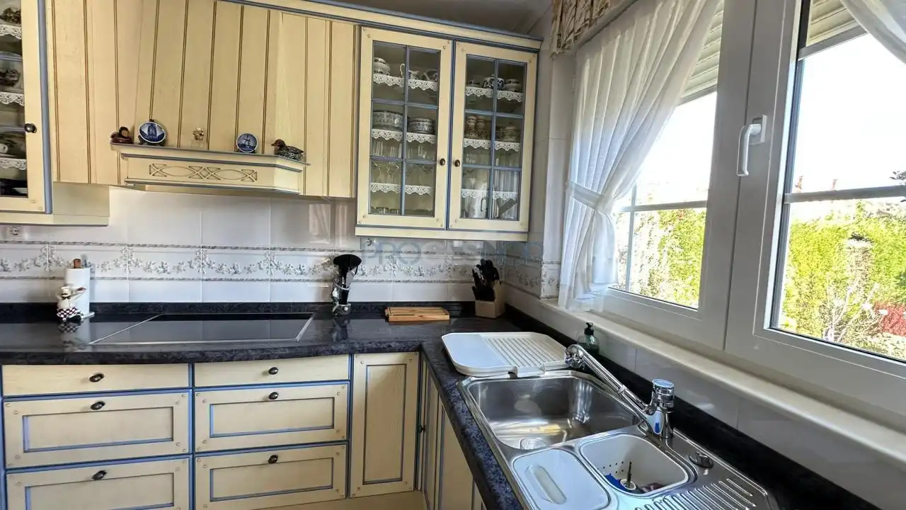 Cocina de Casa o chalet en venta en Sariegos con Calefacción, Jardín privado y Terraza