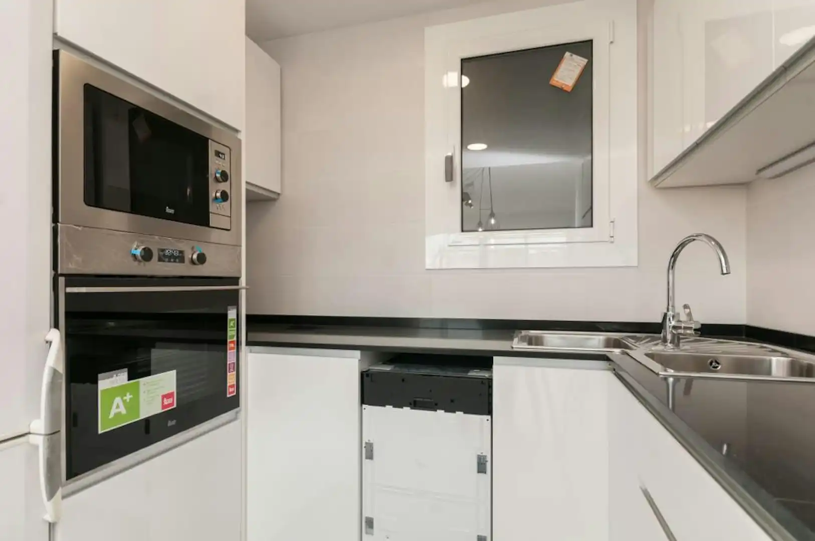 Kitchen of Flat for share in Barcelona  with Heating, Furnished and Washing machine