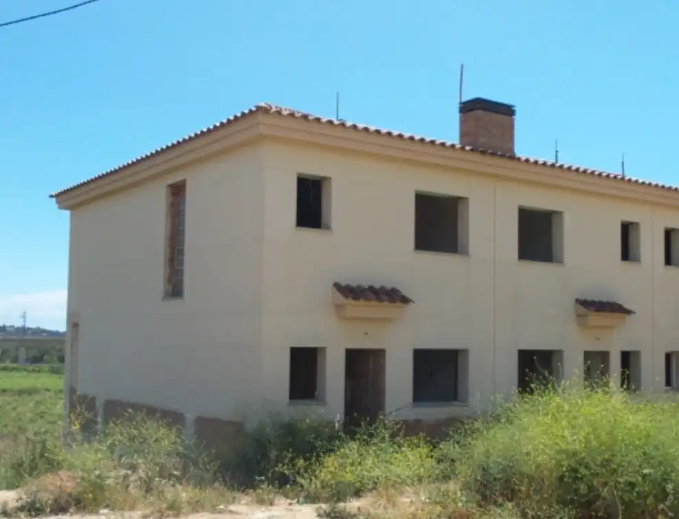 Außenansicht von Gebäude zum Verkauf in Santa Oliva