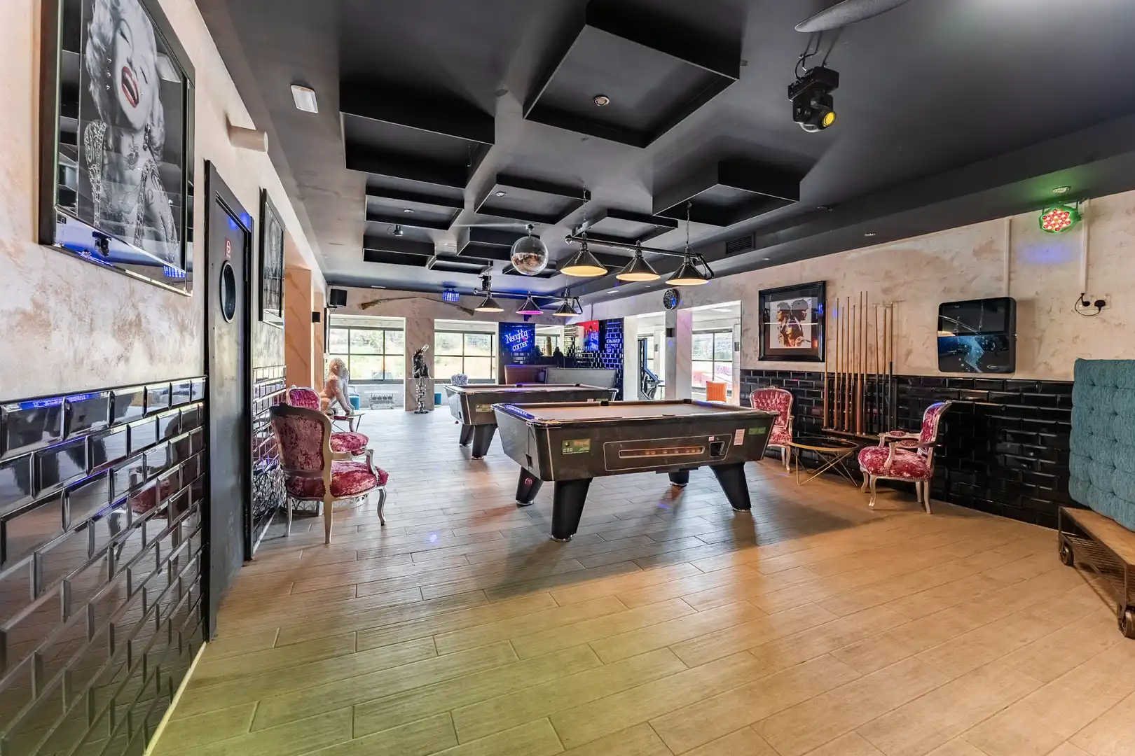 Commercial properties for sale in Marbella  with Air Conditioner