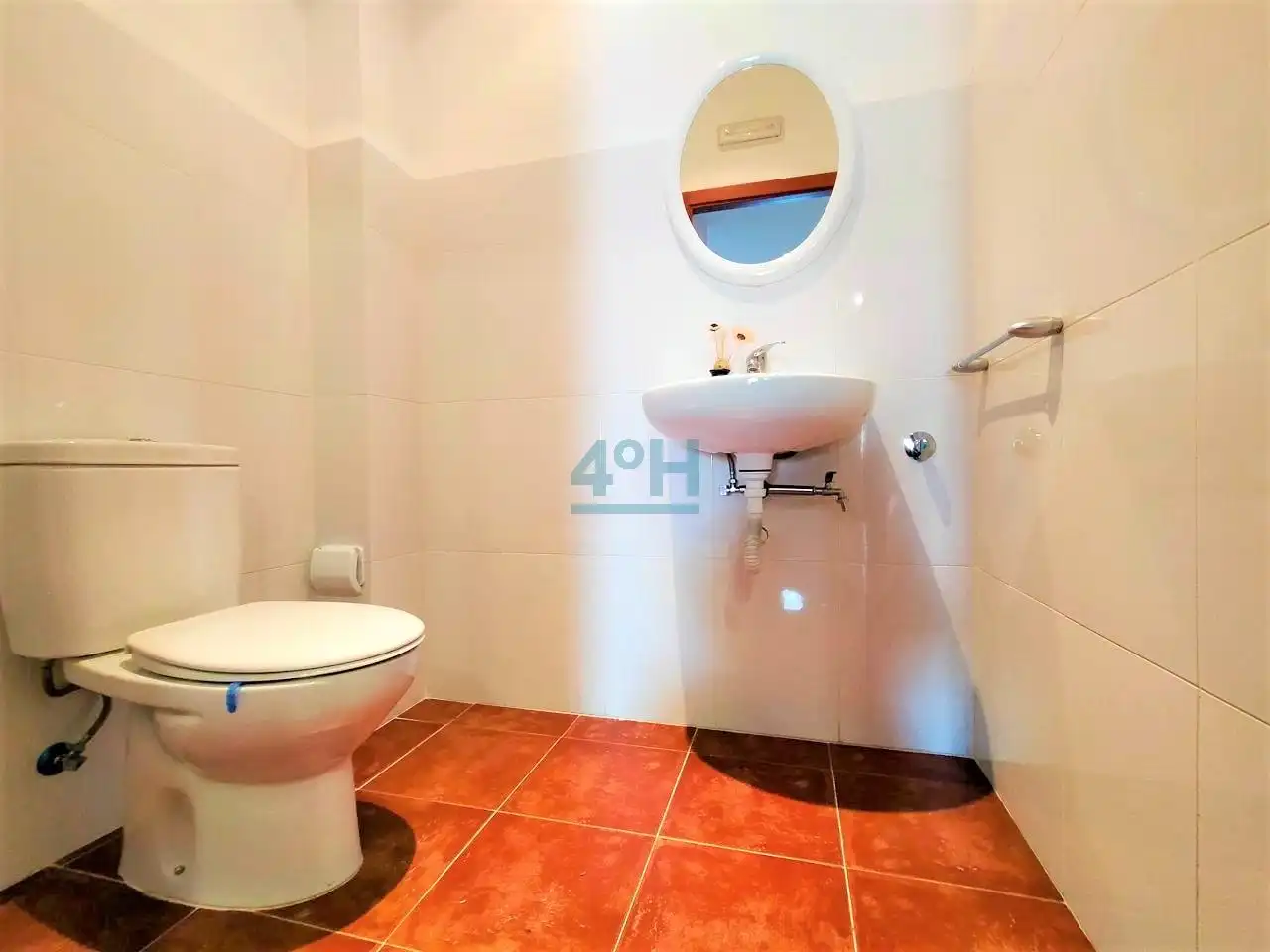 Bathroom of Commercial properties for rent in Ourense Capital 