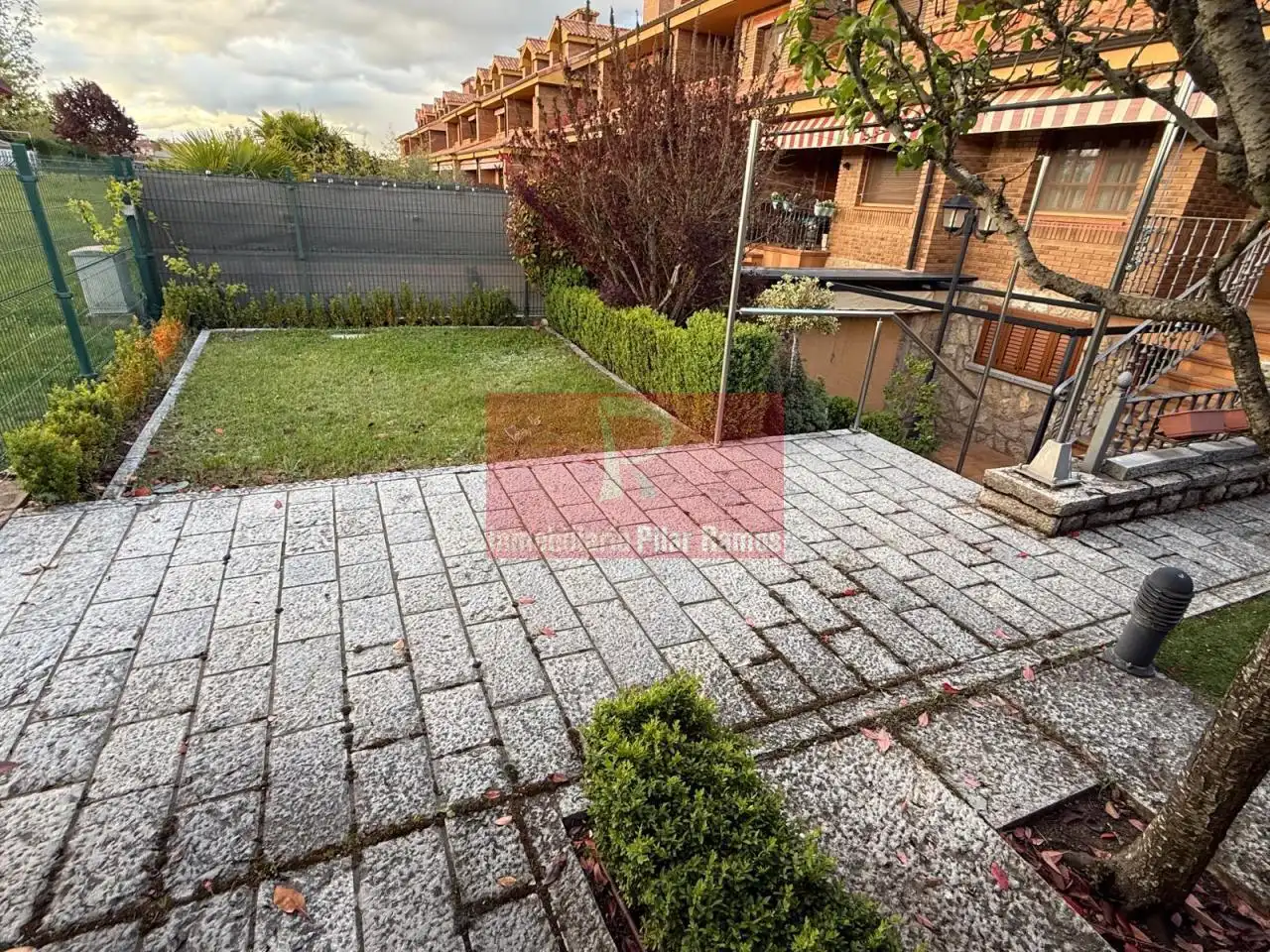 Jardí de Casa adosada en venda en Sariegos amb Calefacció, Jardí privat i Terrassa