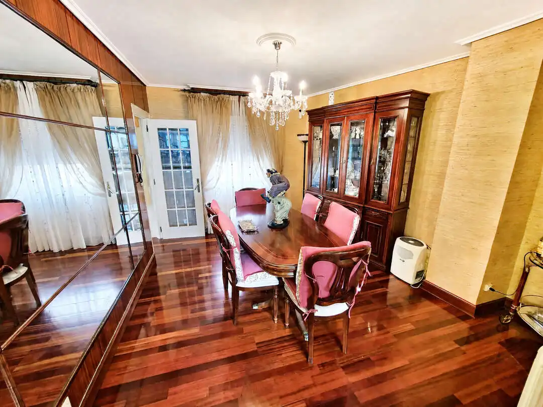 Comedor de Piso en venta en Santurtzi  con Calefacción y Terraza