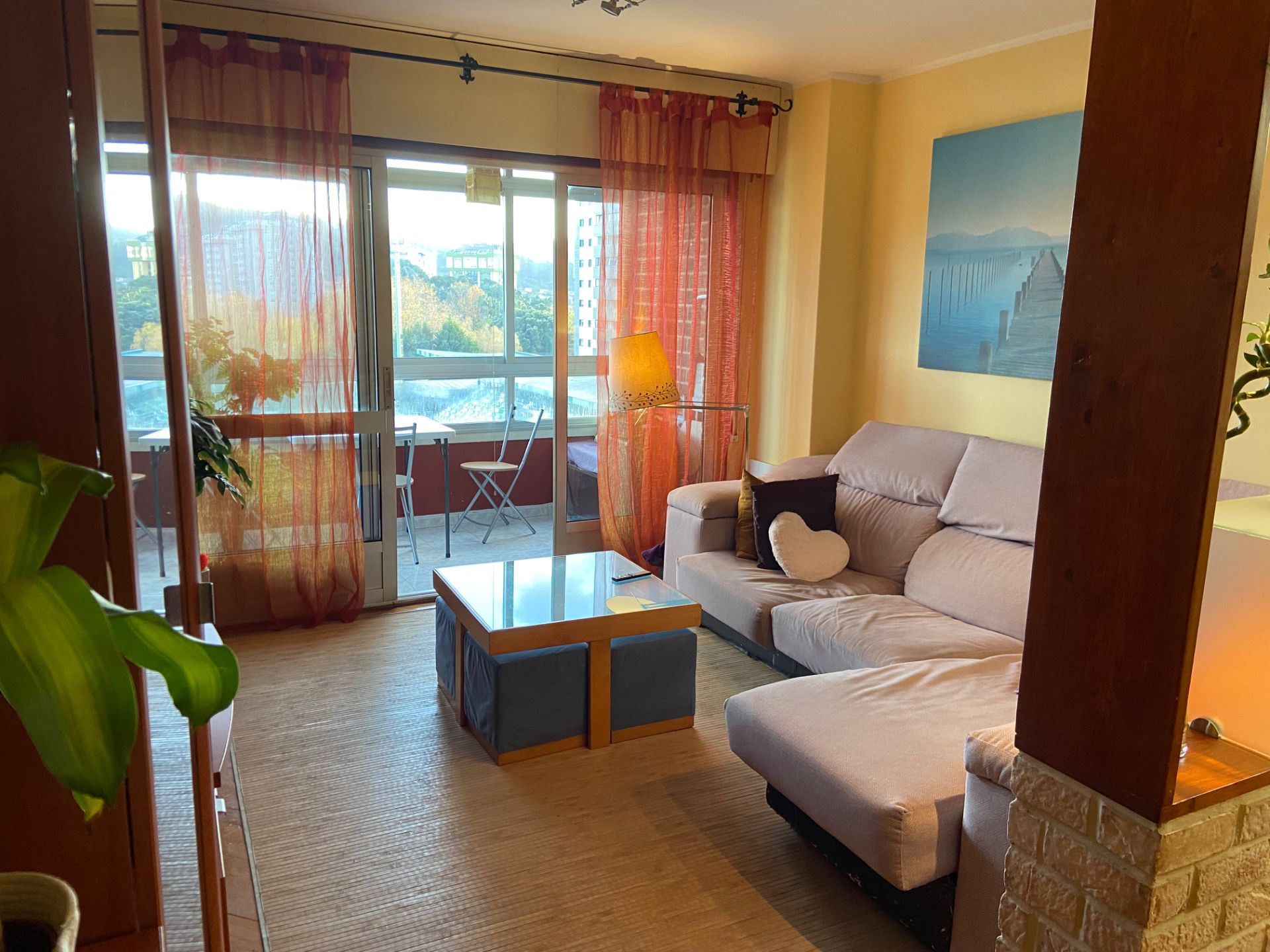 Sala d'estar de Pis en venda en Vigo  amb Calefacció, Parquet i Terrassa