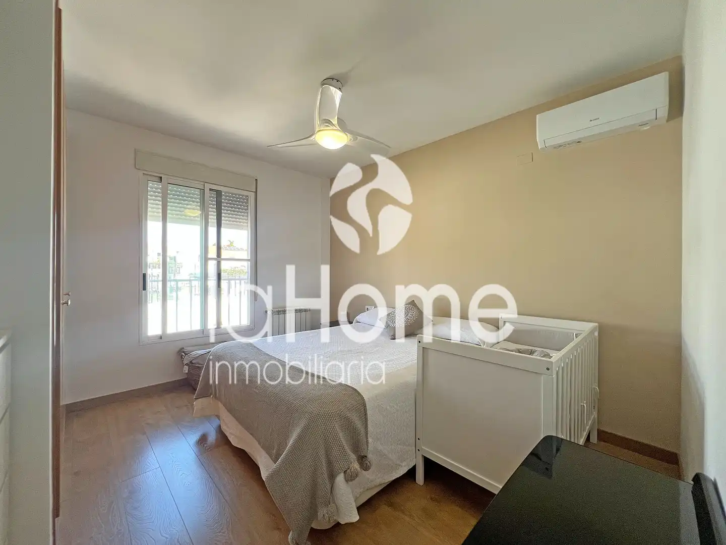 Bedroom of Houses for sale in La Pobla de Vallbona  with Air Conditioner, Heating and Private garden