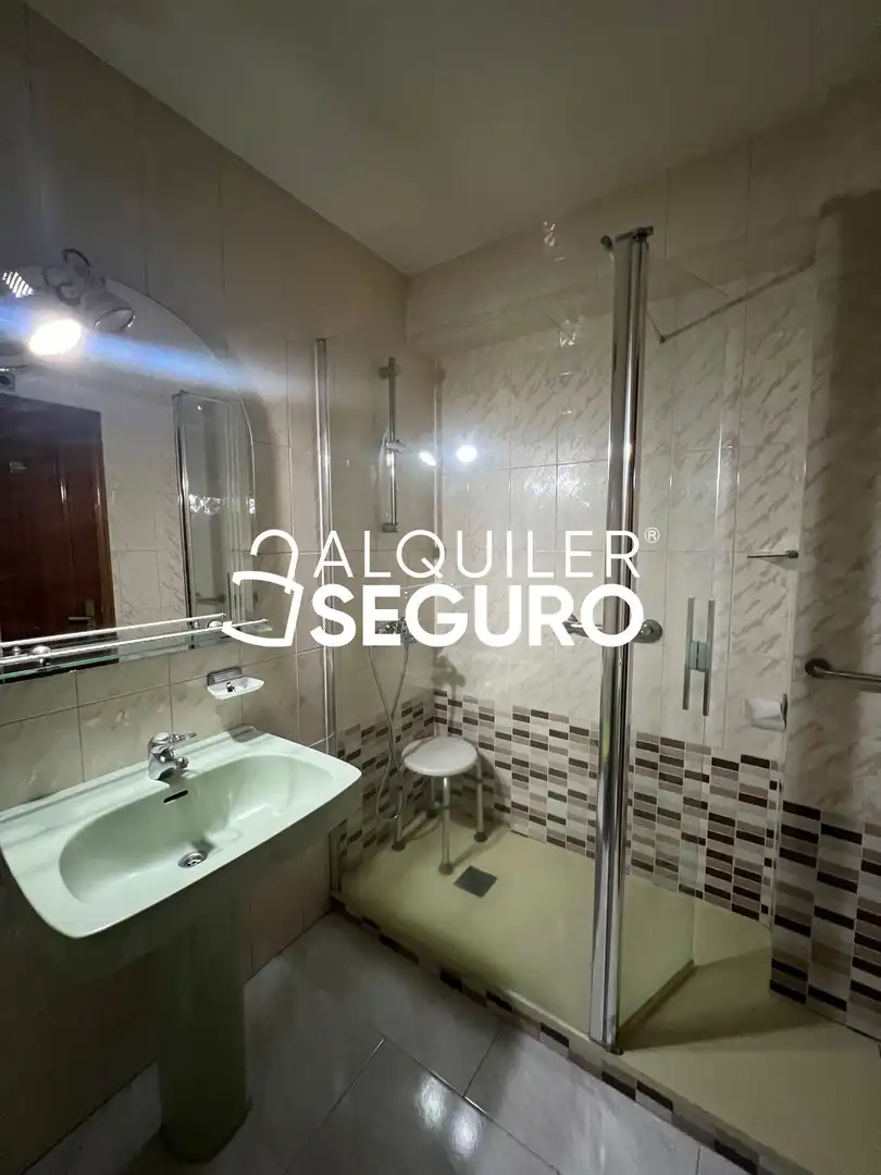 Baño de Piso de alquiler en Fuencarral - El Pardo