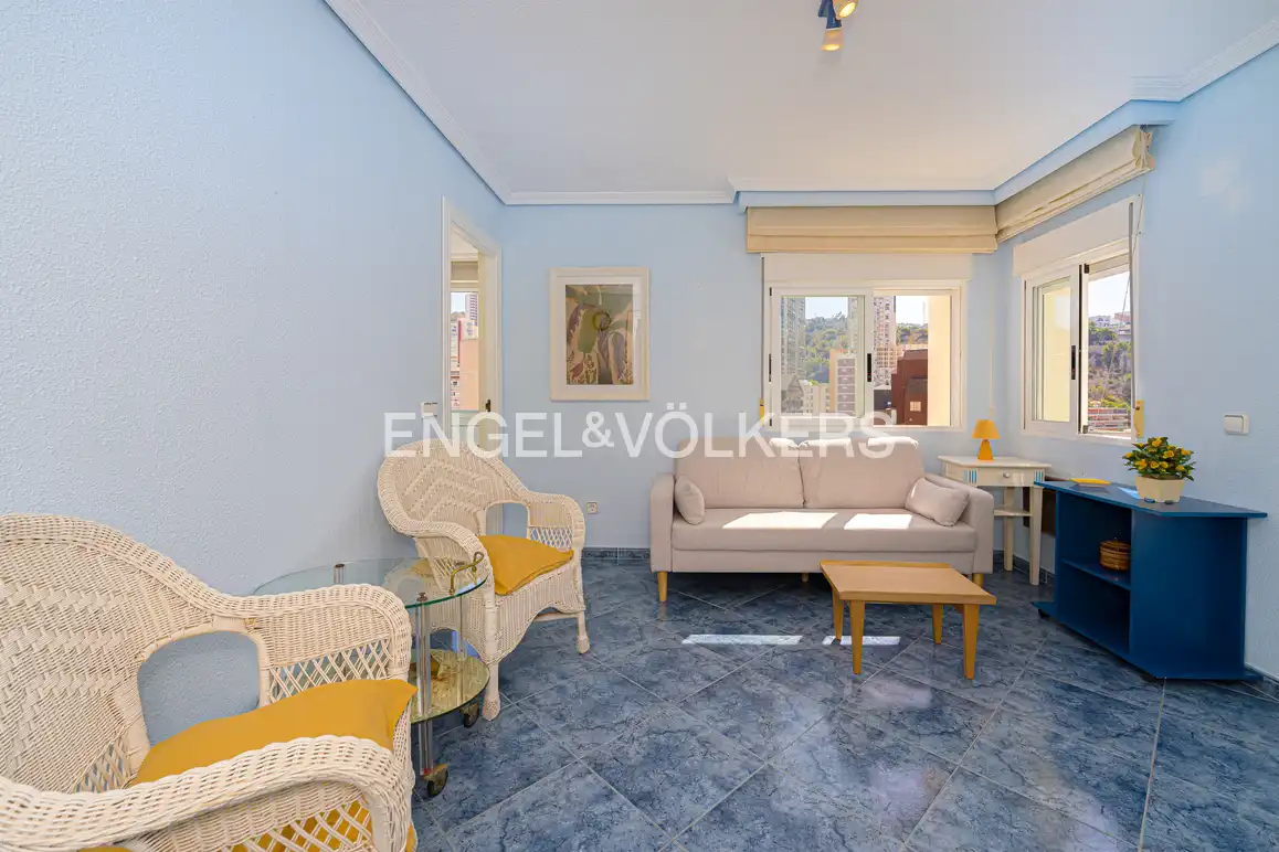 Sala de estar de Apartamento de alquiler en Benidorm con Terraza, Amueblado y Piscina comunitaria