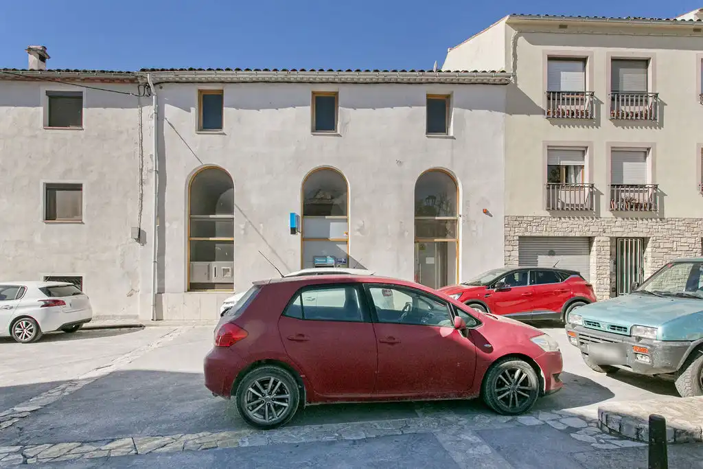 Vista exterior de Local en venta en La Llacuna