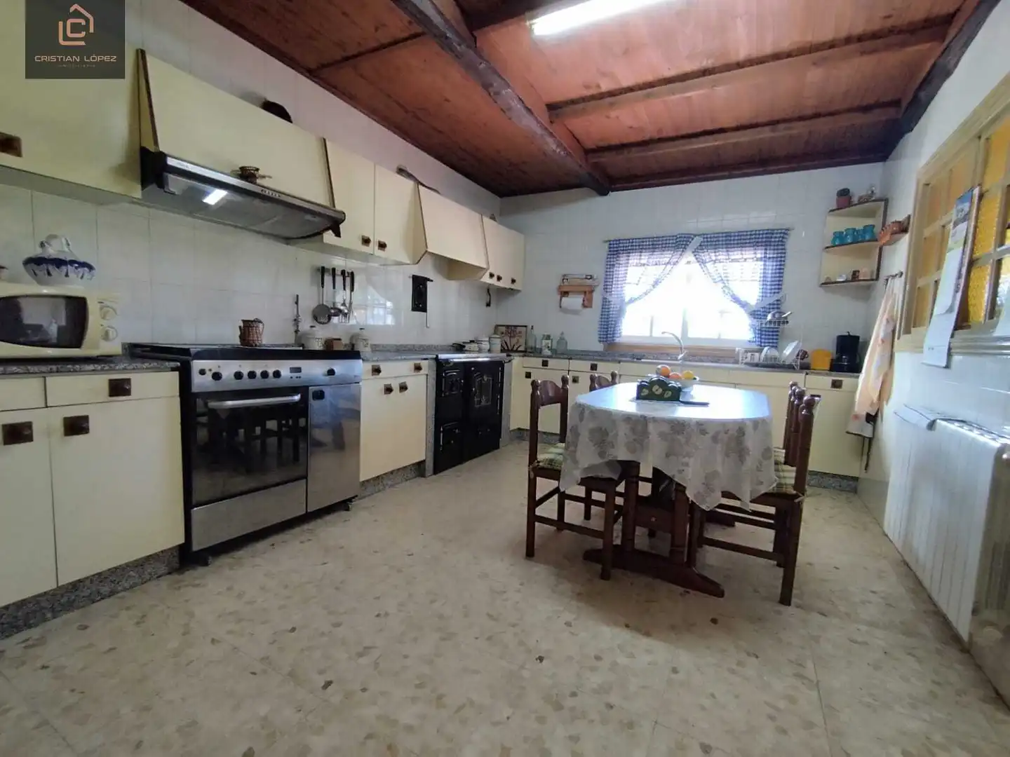 Cuina de Casa o xalet en venda en Abegondo amb Calefacció, Parquet i Terrassa
