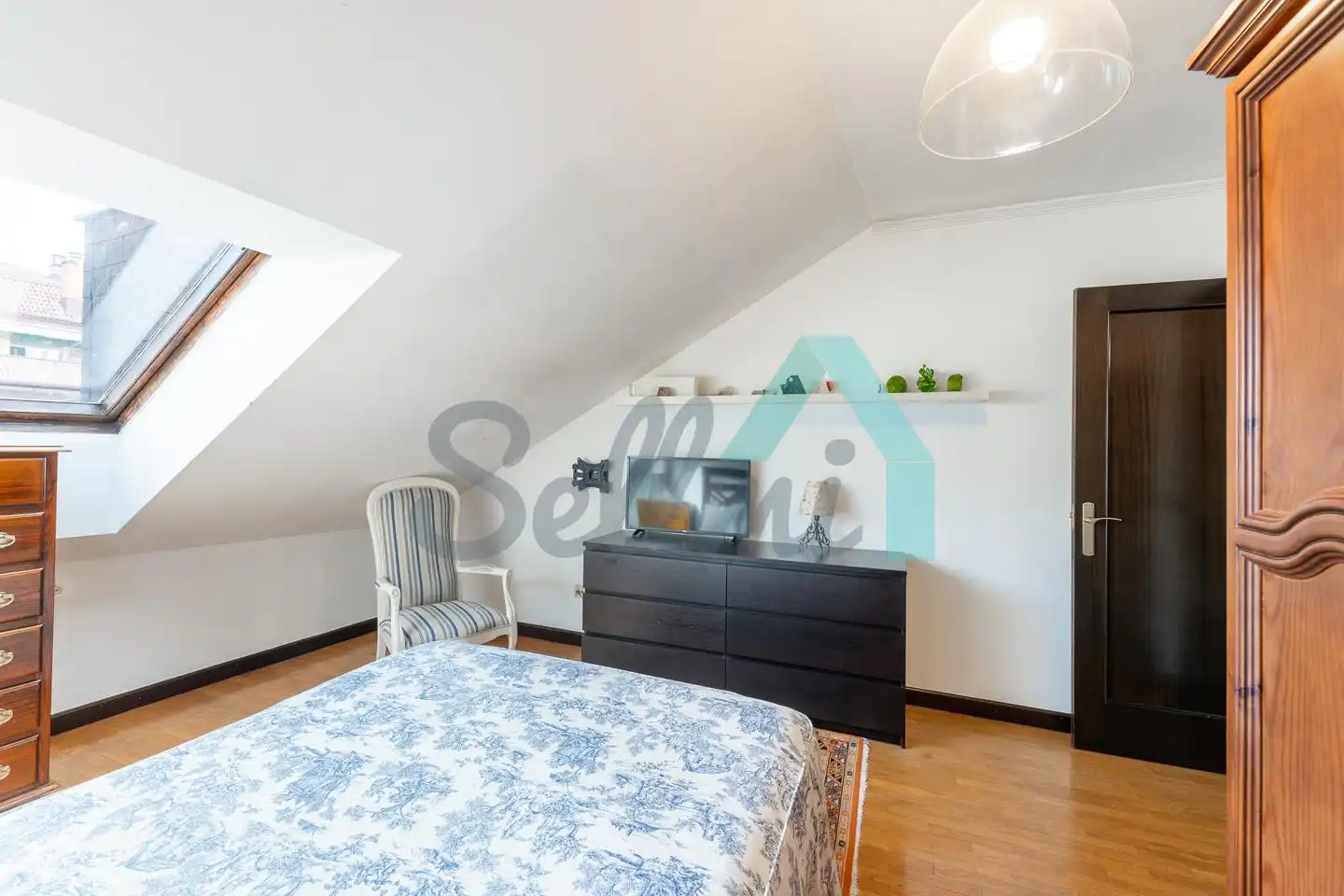 Dormitori de Dúplex en venda en Oviedo  amb Calefacció, Parquet i Terrassa