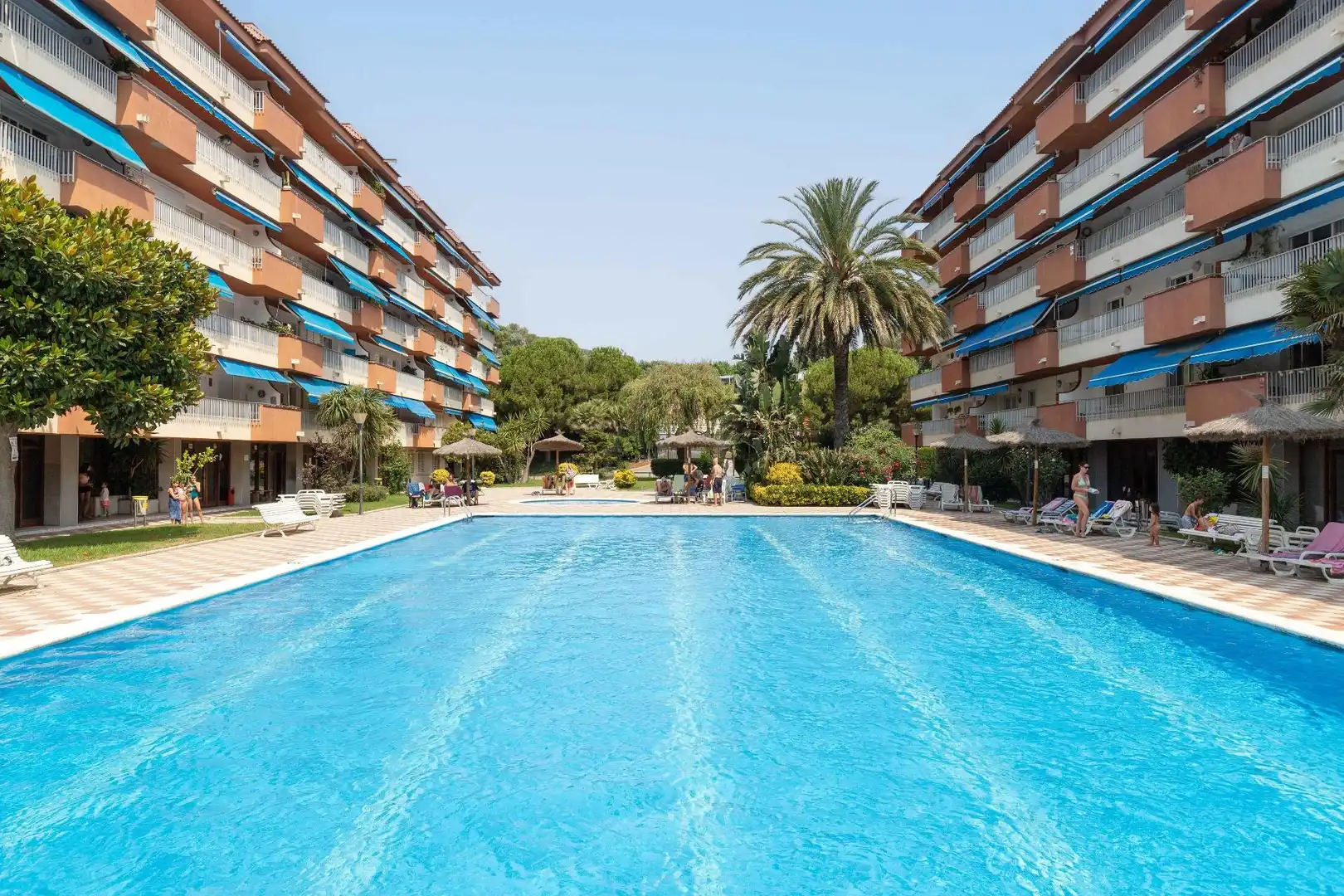 Piscina de Piso en venta en Arenys de Mar con Terraza, Trastero y Balcón