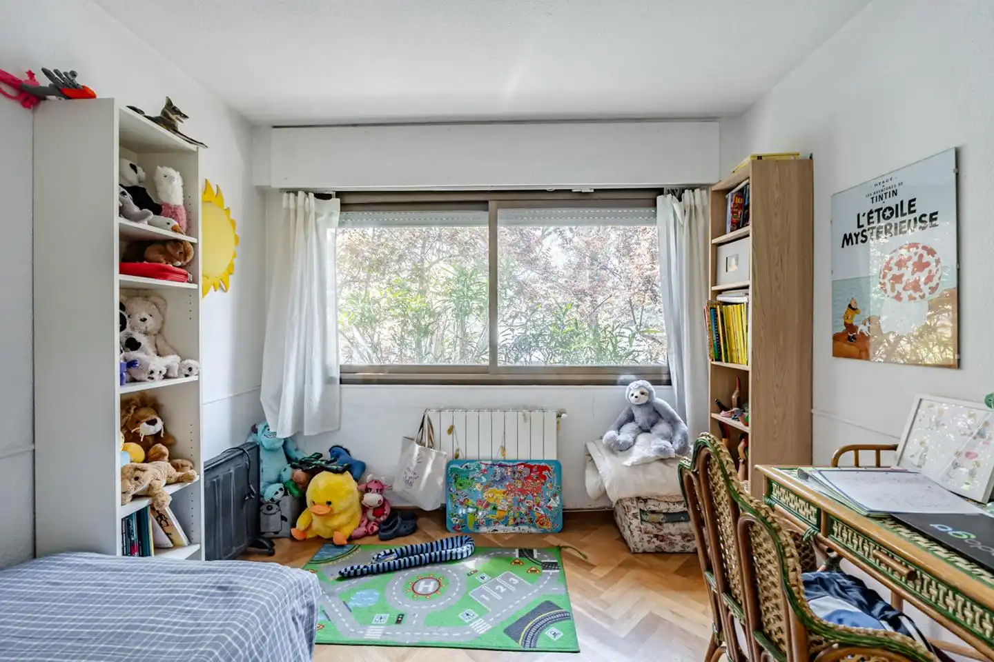 Habitación de Casa adosada en venta en Madrid con Calefacción, Jardín privado y Piscina