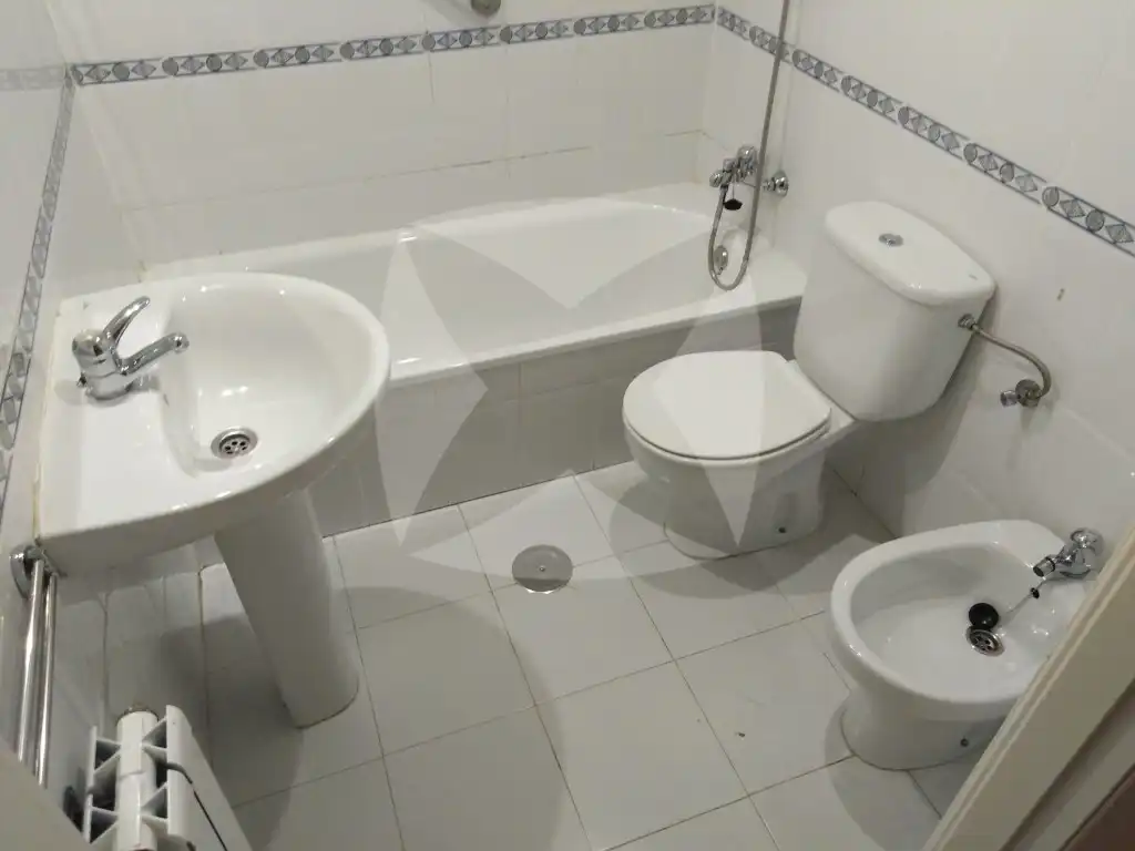 Bany de Pis en venda en Badajoz amb Aire condicionat, Jardí privat i Terrassa