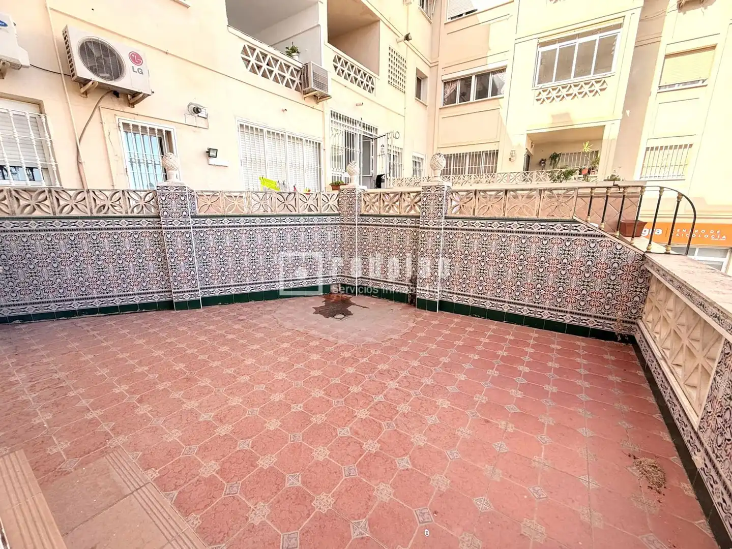 Flat for rent in Demóstenes, El Cónsul - Ciudad Universitaria - El Romeral