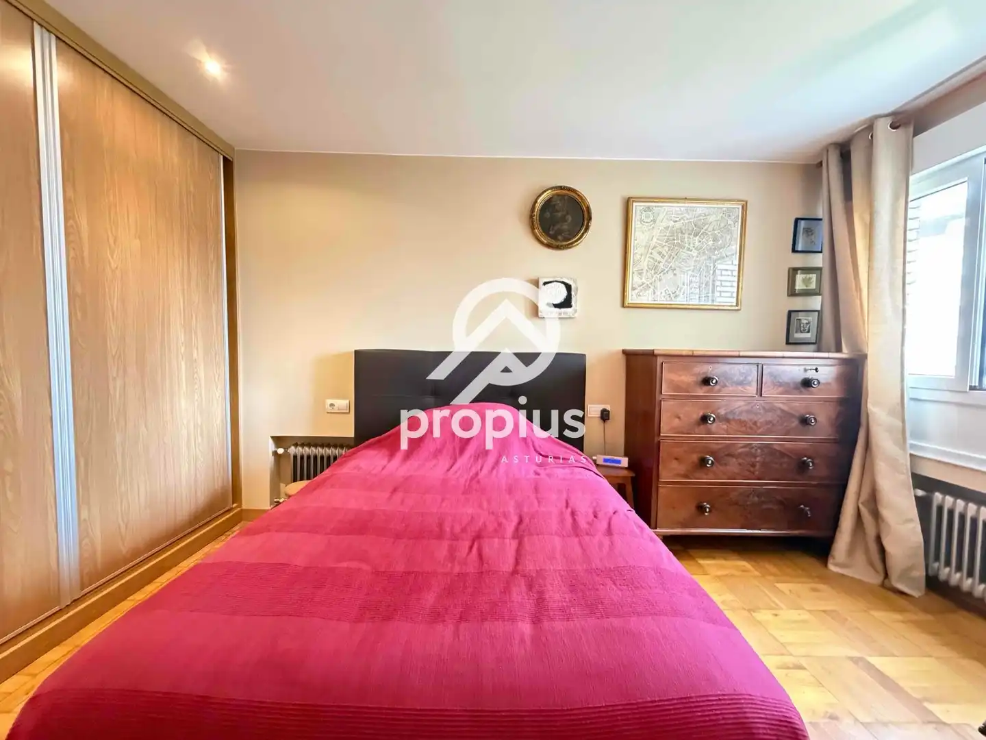 Bedroom of Flat for sale in Oviedo   with Heating, Parquet flooring and Oven
