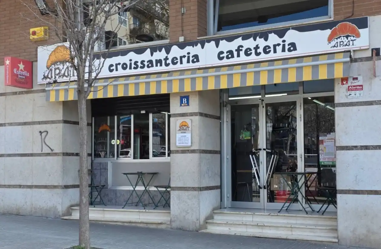 Locale commerciale in cessione a Carrer de Girona 272