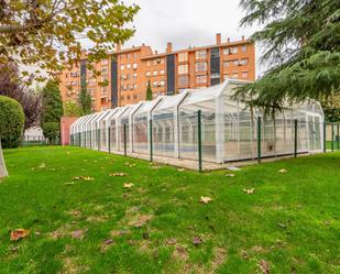 Vista exterior de Dúplex de lloguer en  Madrid Capital amb Aire condicionat, Calefacció i Jardí privat