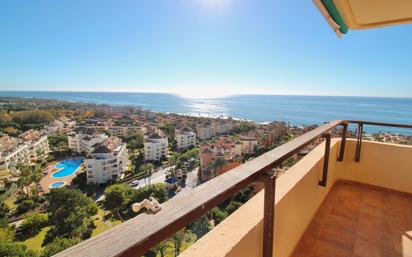 Vista exterior de Apartament en venda en Marbella amb Jardí privat, Terrassa i Piscina comunitària