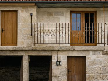 Casa amb balcó en venda a Covelo