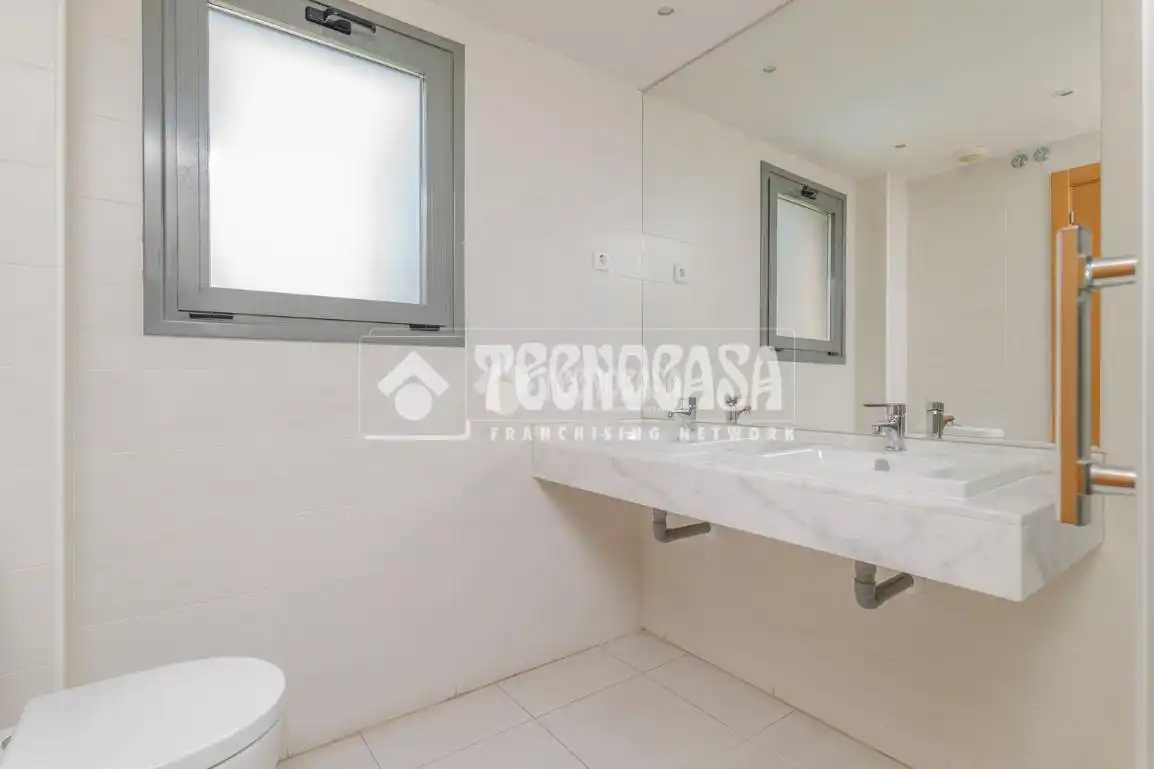 Bany de Pis en venda en Tres Cantos amb Aire condicionat, Calefacció i Terrassa