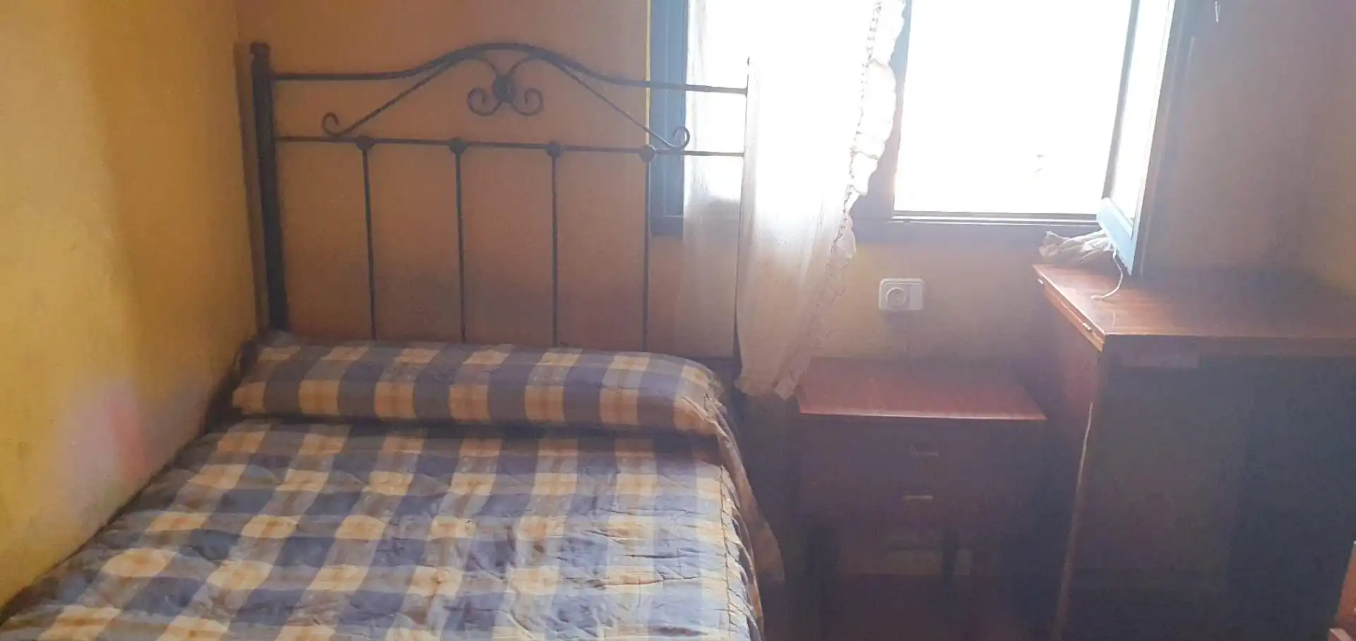 Schlafzimmer von Country house zum Verkauf in Parres mit Heizung, Privatgarten und Möbliert