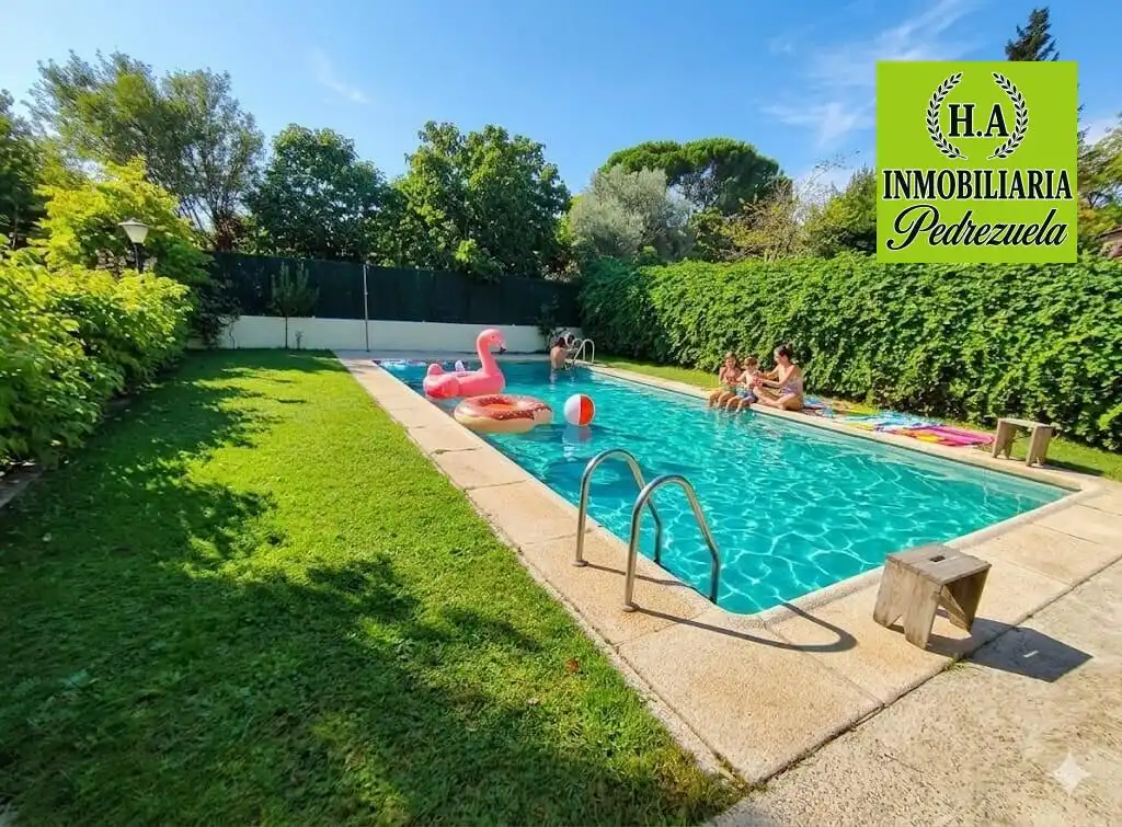 Villa con piscina in vendita a Pedrezuela