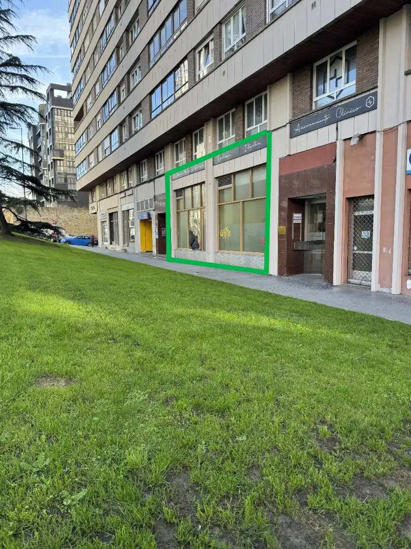 Vista exterior de Local de alquiler en Avilés