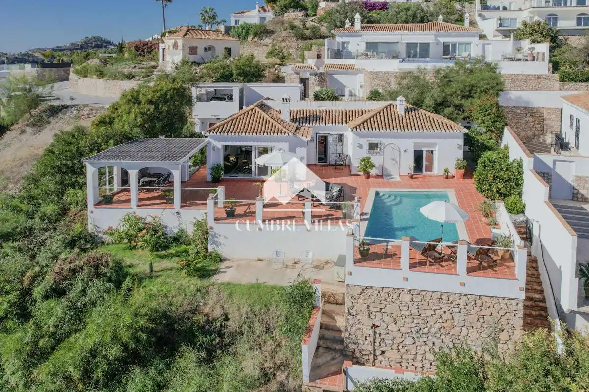 Vista exterior de Casa o xalet en venda en Almuñécar amb Jardí privat, Terrassa i Traster