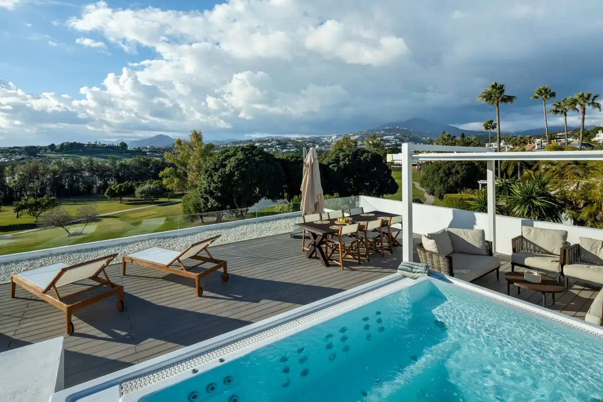 Chalet con piscina en venta en Nueva Andalucía, imagen 3