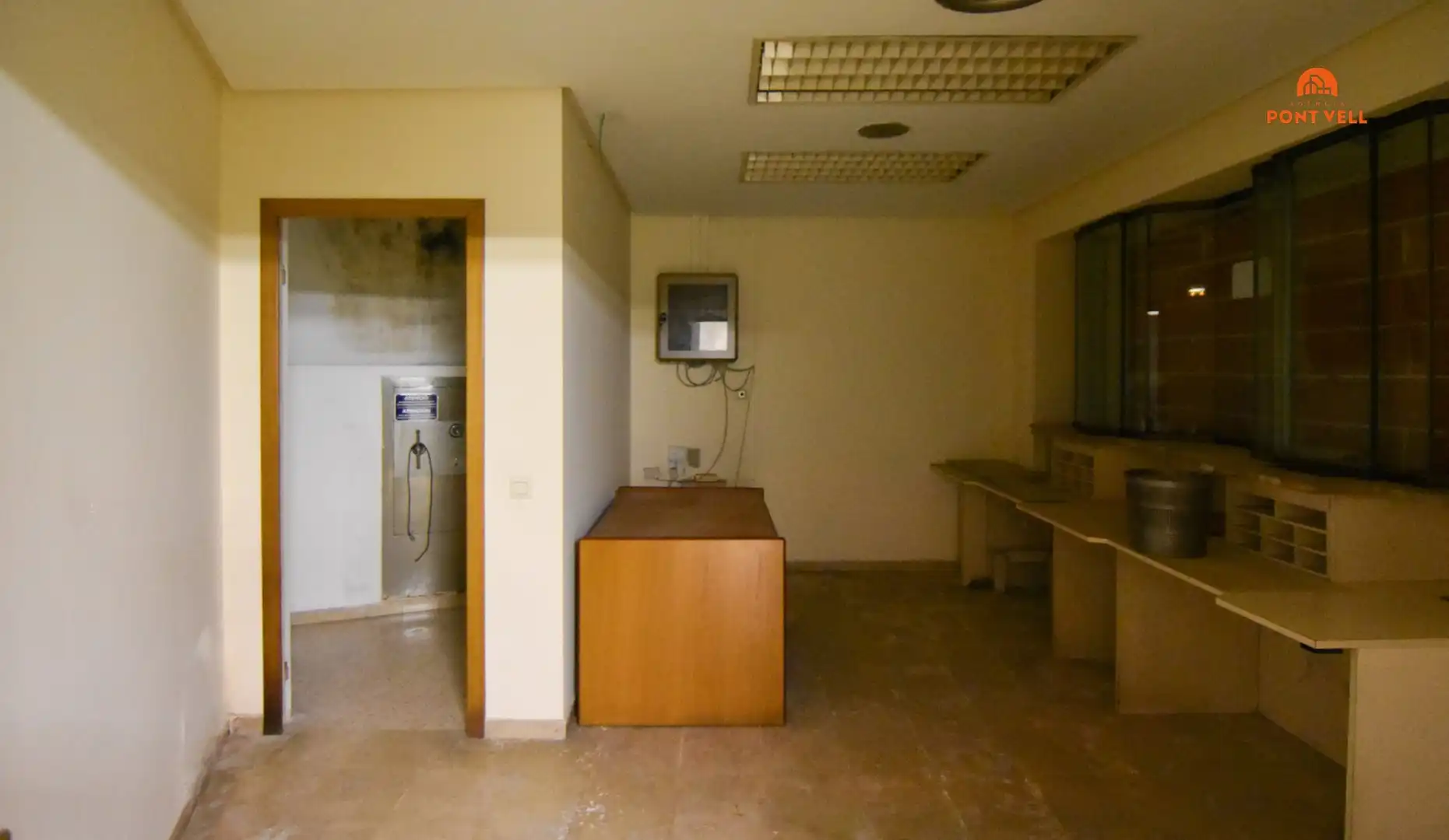 Local commercial à louer à La Bisbal d'Empordà, imagen 18