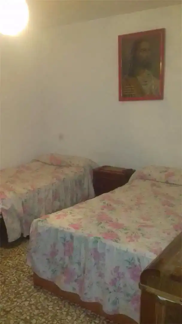 Habitación de Casa adosada en venta en Benalúa, Granada