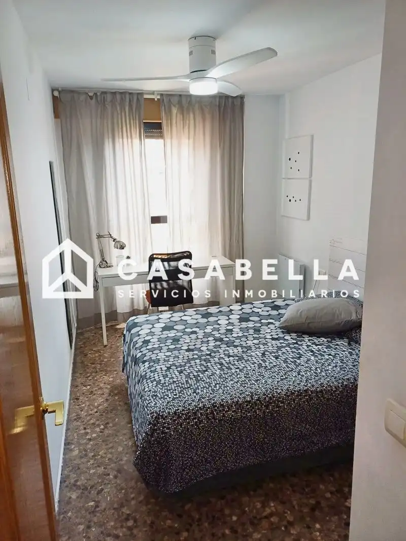 Schlafzimmer von Wohnung zur Miete in Valencia mit Klimaanlage, Heizung und Terrasse
