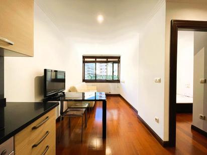 Sala d'estar de Apartament en venda en Vigo  amb Calefacció i Parquet