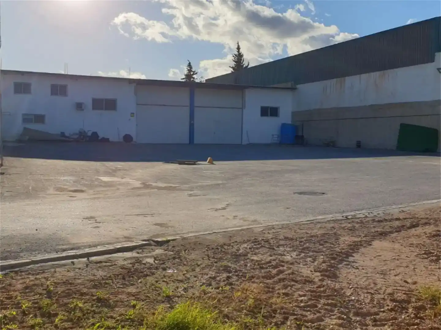 Außenansicht von Fabrikhallen zur Miete in Cartagena