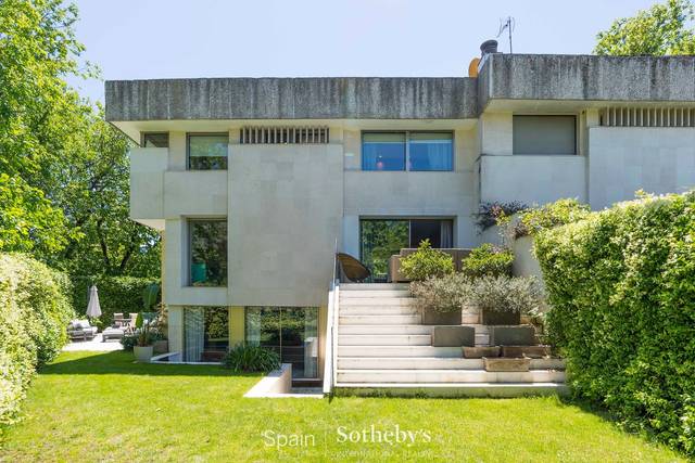 Casa adosada en Venta en Calle del Pico Pasapán en Mirasierra
